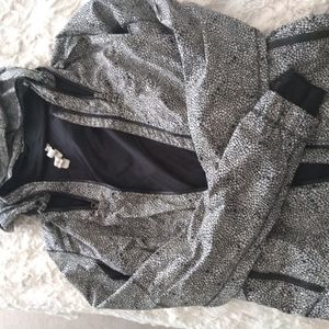 EUC Lululemon rainjacket